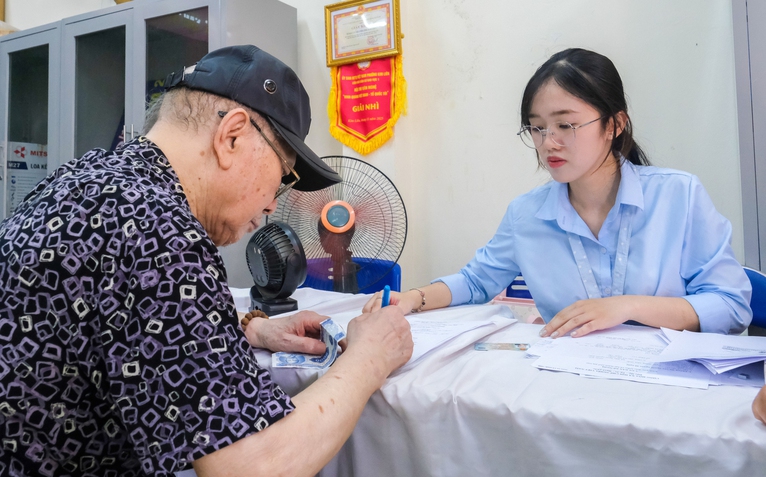 Ủy quyền nhận lương hưu mỗi năm làm lại một lần, người già mong nới thời hạn
