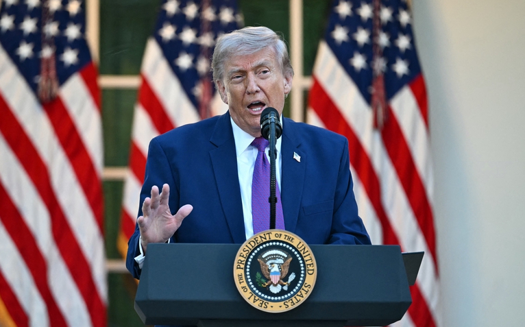 Ông Trump yêu cầu hạ giá xăng dầu, cảnh báo 'rắc rối lớn'