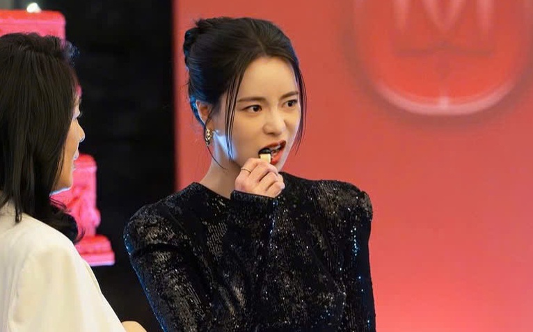 Kẻ thù hoàng gia của tôi 'bá chủ' rating