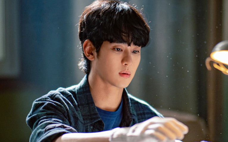 Kim Soo Hyun tái xuất sau 1 năm ngừng hoạt động