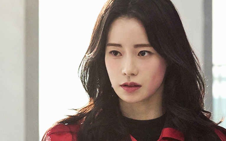 Thời trang của Lim Ji Yeon trong Kẻ thù hoàng gia của tôi có gì đặc biệt?