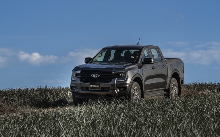 Ford Ranger 2026 bản rẻ nhất giá như bản cũ, được bổ sung nhiều trang bị tiện nghi đấu Hilux, Triton