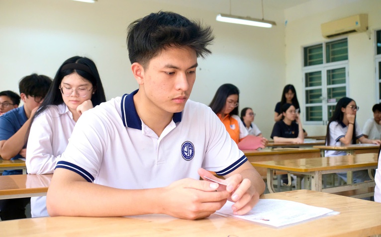 Bộ GD-ĐT công bố bách phân vị, 27,5 điểm A00 tương đương 25,75 điểm C00