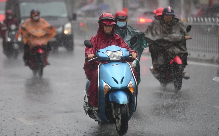 Dự báo thời tiết hôm nay 11-7: Bắc Bộ và Nam Bộ mưa to về chiều