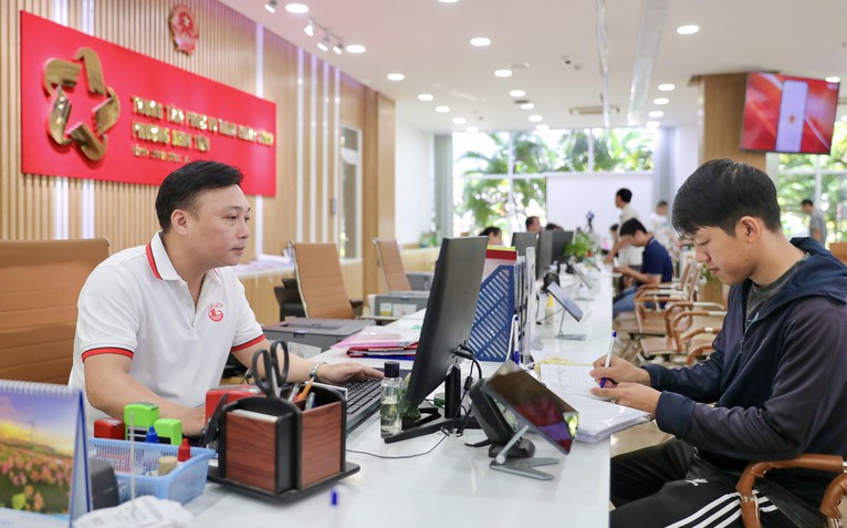 Làm thủ tục hành chính sáng thứ Bảy, người dân TP.HCM thêm lựa chọn