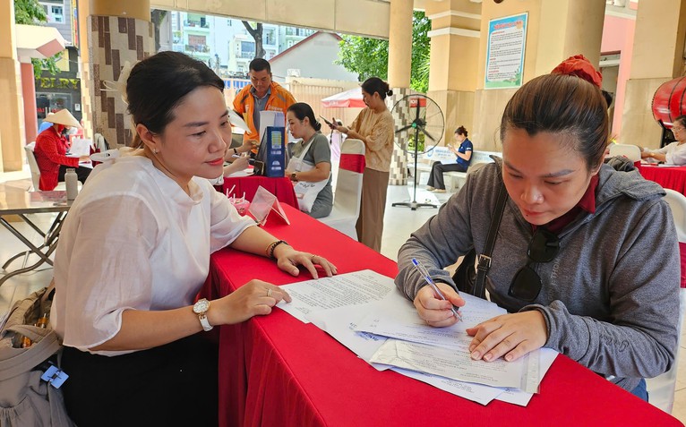 Tuyển sinh lớp 1, lớp 6 ở TP.HCM: Nhóm đối tượng 2 không trúng nguyện vọng có thể xin chuyển trường?