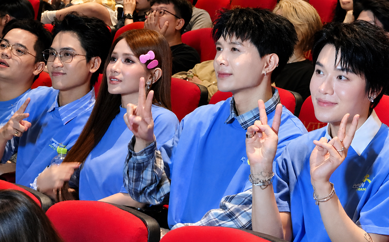 Running Man Việt Nam giao lưu tại rạp, Quang Tuấn đưa con gái theo cùng