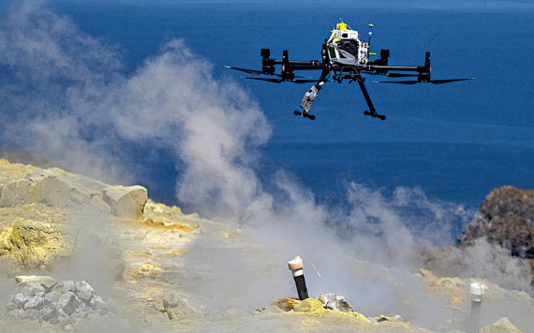 Drone và tia laser 'đọc hơi thở' núi lửa trước khi phun