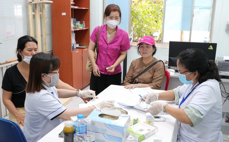 Địa phương nào của TP.HCM đang dẫn đầu về lượt người dân đi khám miễn phí?