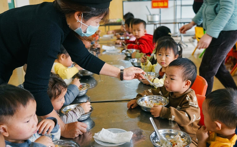 Hà Nội xử lý 16 đơn vị cung cấp thực phẩm cho bếp ăn trường học vi phạm
