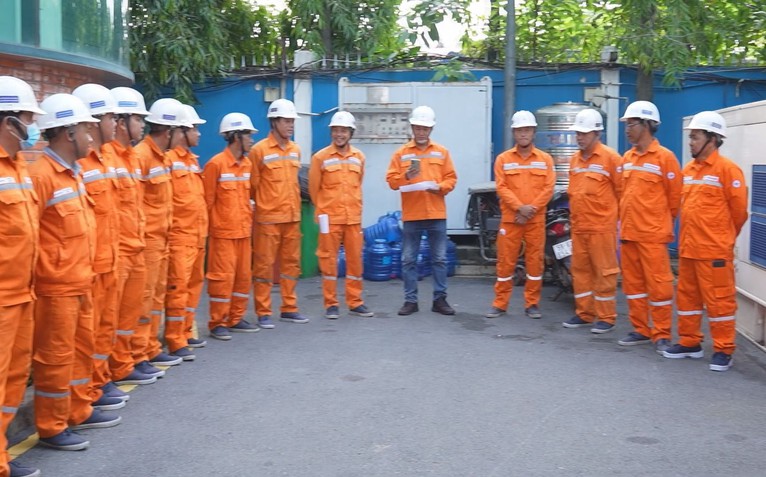 Những người giữ dòng điện ở An Phú Đông