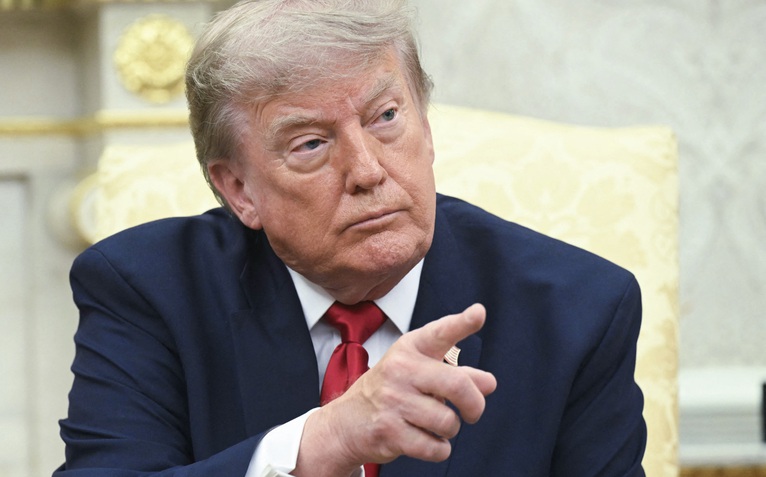 Ông Trump dọa tăng thuế Canada vì khói cháy rừng tràn sang Mỹ