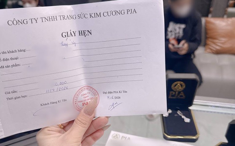 Điện thoại nghe 'ù tai', thêm cửa hàng kim cương ở TP.HCM thông báo tạm ngừng