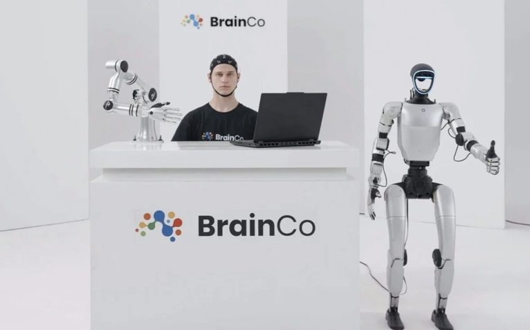 Startup Trung Quốc ra mắt nền tảng điều khiển robot bằng ý nghĩ