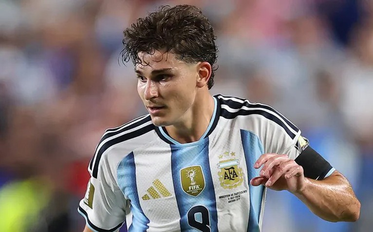 Argentina không có nổi một cú sút về khung thành Tây Ban Nha trong 90 phút