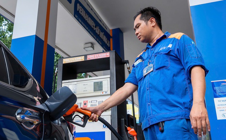 Chứng khoán 2-7: Sau 1 tháng chuyển đổi xăng E10, nhóm doanh nghiệp nào dự báo được hưởng lợi?