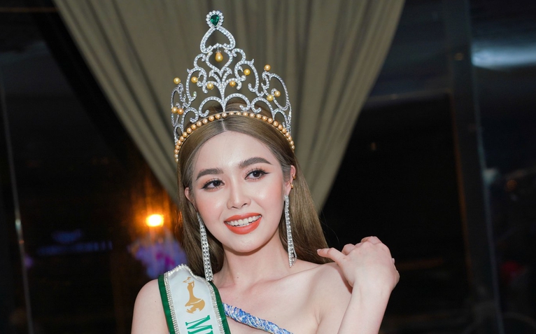 Chiếc vương miện từng được công bố trị giá 3 tỉ đồng toàn kim cương giả?