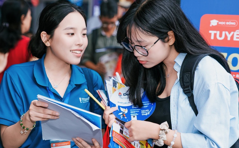 Thí sinh đăng ký giảm mạnh, điểm chuẩn Trường đại học Kinh tế - Luật có giảm?