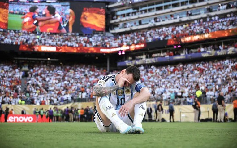 Tương lai ảm đạm chờ đợi bóng đá Argentina