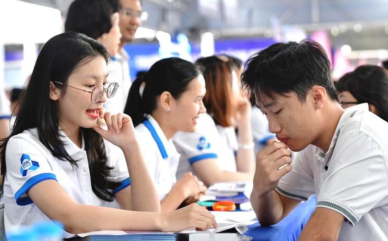 Hơn 110 tỉ đồng hỗ trợ tài chính cho sinh viên Trường đại học Bách khoa TP.HCM