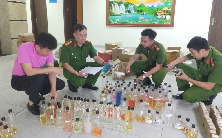 Thanh Hóa triệt xóa đường dây sản xuất, buôn bán nước hoa giả