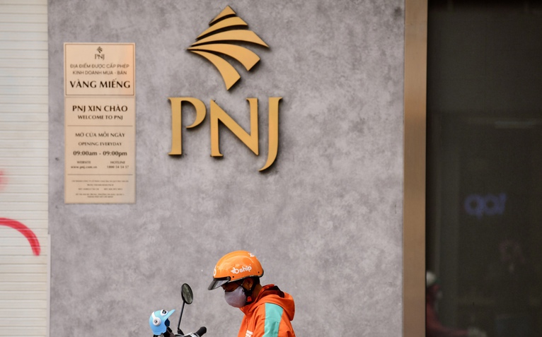 Khách bán lại tăng đột biến, hé lộ số tiền PNJ có trước áp lực 'kim cương'