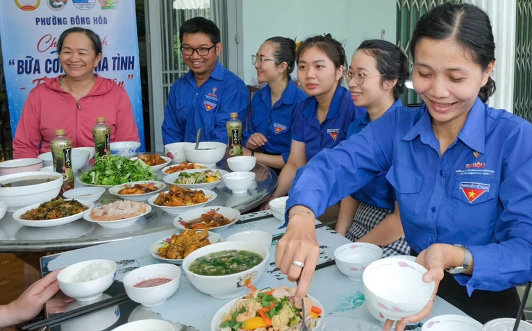 'Bữa cơm tri ân' của lòng biết ơn