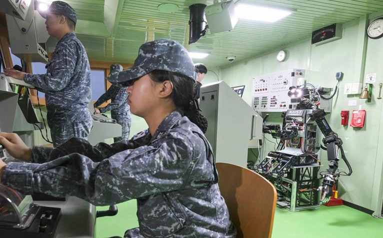 Hàn Quốc thử nghiệm robot lái tàu chiến để bù thiếu quân