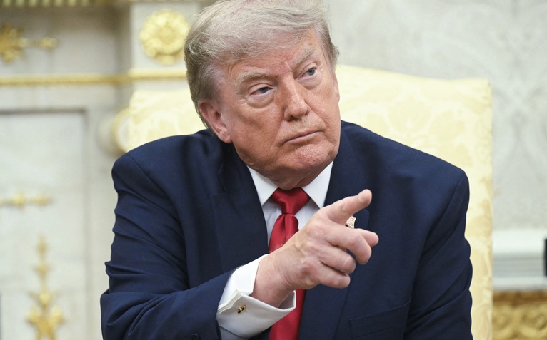Ông Trump dựng biển báo trước bảo tàng, muốn sửa lịch sử nước Mỹ