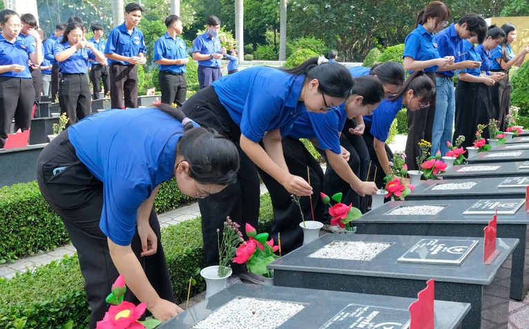 Tri ân, báo ân không chỉ mỗi tháng bảy