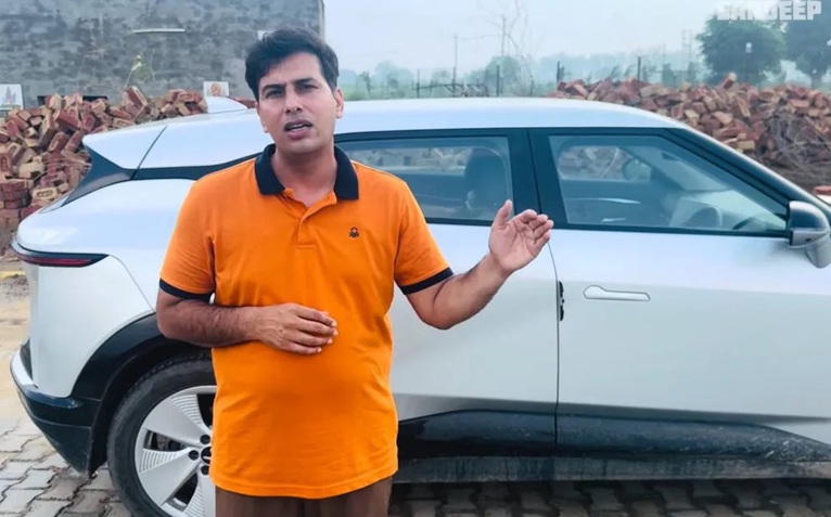 Chủ xe VinFast VF 7 ở nước ngoài: 'Chạy chắc, mát nhanh dù trời nắng nóng'