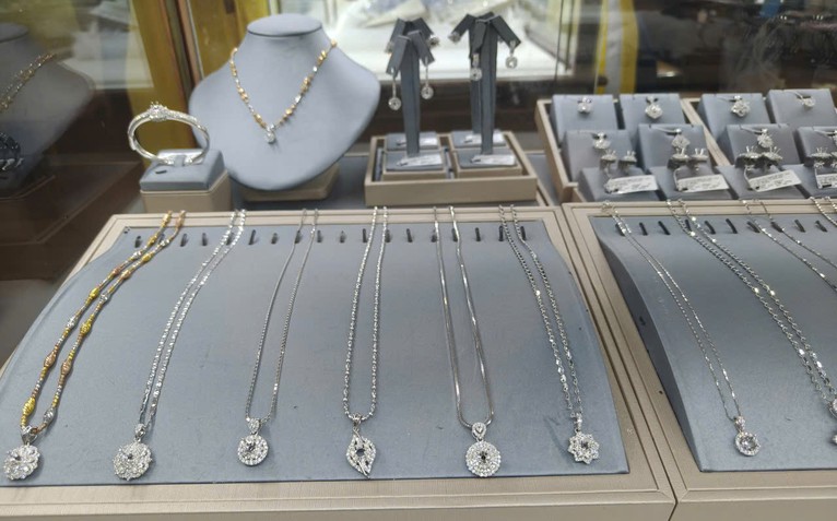 Mạo danh Công ty SJC thu mua kim cương từ PNJ, Kim Lý