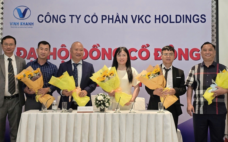 Chủ tịch công ty muốn tăng thù lao thành viên hội đồng quản trị vì ‘không đủ tiền vé máy bay’