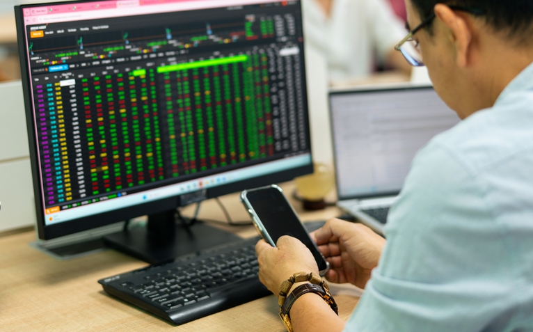 Gần 70% cổ phiếu ngân hàng giảm giá, SHB mất hơn 30% sau 7 tháng