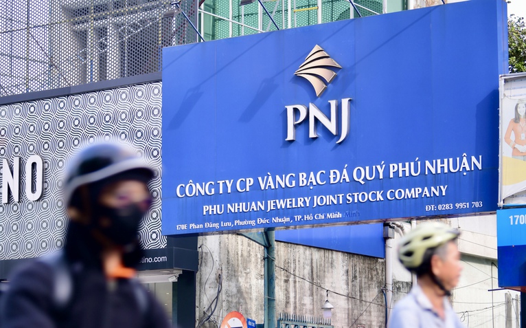 PNJ báo lỗ 283 tỉ đồng do áp lực kim cương, hé lộ số tiền mặt còn ở ngân hàng