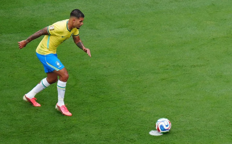 Brazil lần đầu tiên đá hỏng phạt đền sau 40 năm