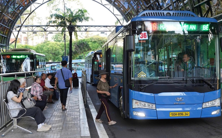 Tham quan nhiều điểm du lịch nổi tiếng ở TP.HCM với xe buýt 0 đồng