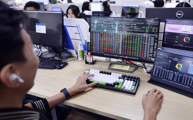 Có 2% mã chứng khoán tăng phi mã nửa đầu năm 2026, là những cổ phiếu nào?