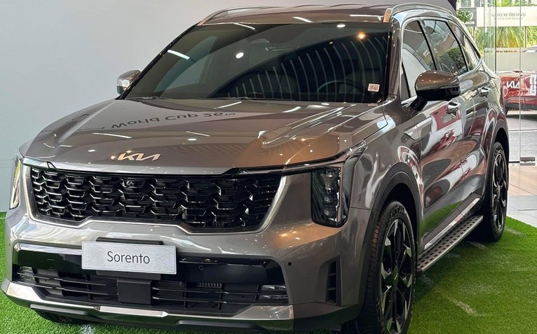 Tin tức giá xe: Kia Sorento giảm gần 90 triệu tại đại lý