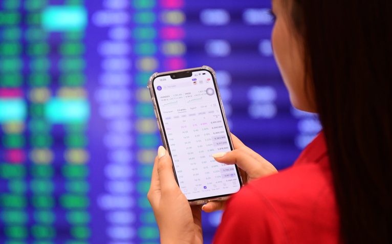 Cổ phiếu vốn nhà nước tiếp tục 'dậy sóng', VN-Index tăng gần 9 điểm