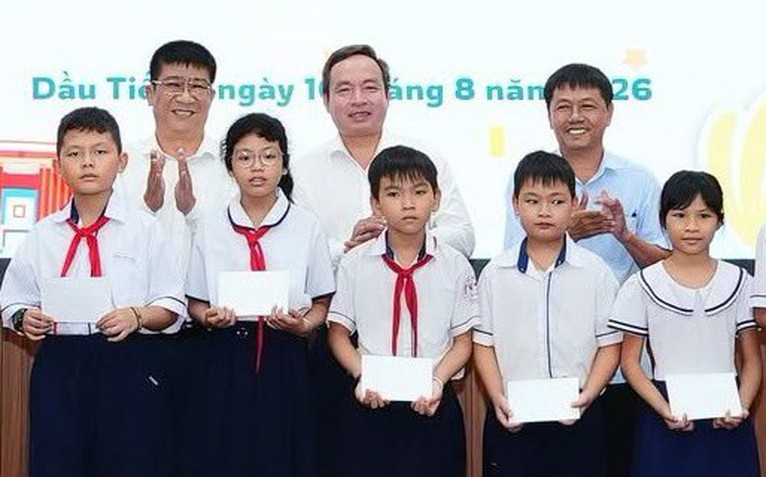 Hàng trăm triệu đồng tiếp sức học trò khó khăn chuẩn bị năm học mới