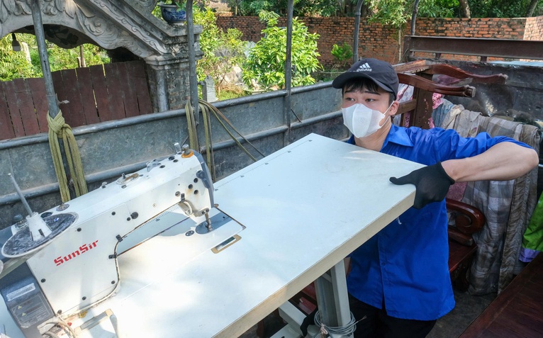 Thanh niên giúp dân chuyển nhà, nhường mặt bằng cho sân bay Gia Bình