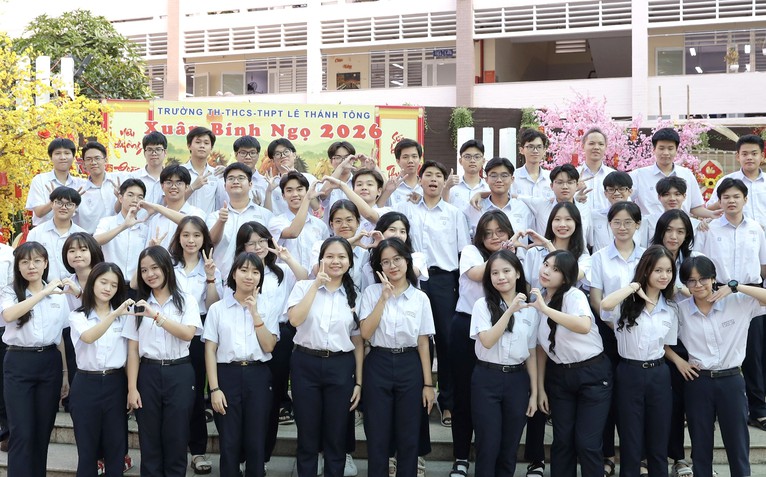 Một trường ở TP.HCM có hai lớp 100% học sinh đậu đại học y, phụ huynh xôn xao