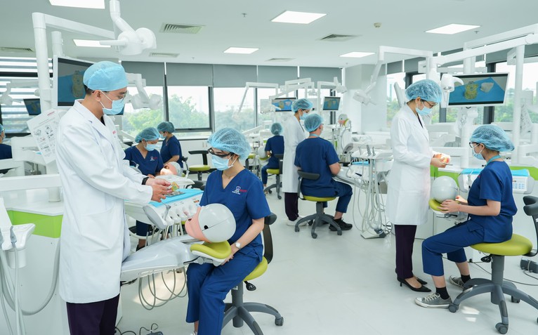 Nhiều trường đại học xét tuyển bổ sung ngành y khoa, răng hàm mặt, thương mại điện tử