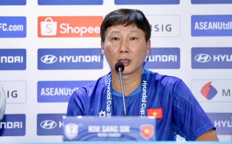 HLV Kim Sang Sik: 'Việt Nam tự tin vì đã từng nâng cúp tại Thái Lan'