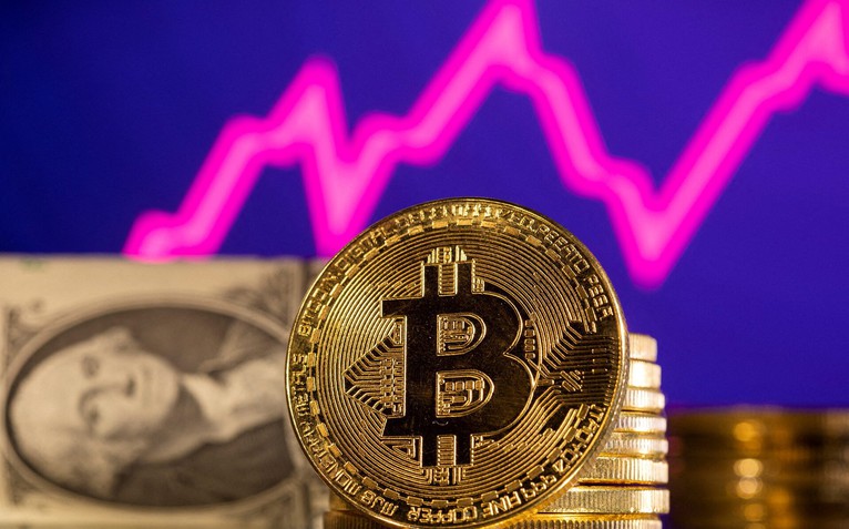 Đọc nhanh 21-8: Giá dầu vẫn tăng nóng, vàng vượt 4.500 USD; Bitcoin lập đỉnh 2 tháng