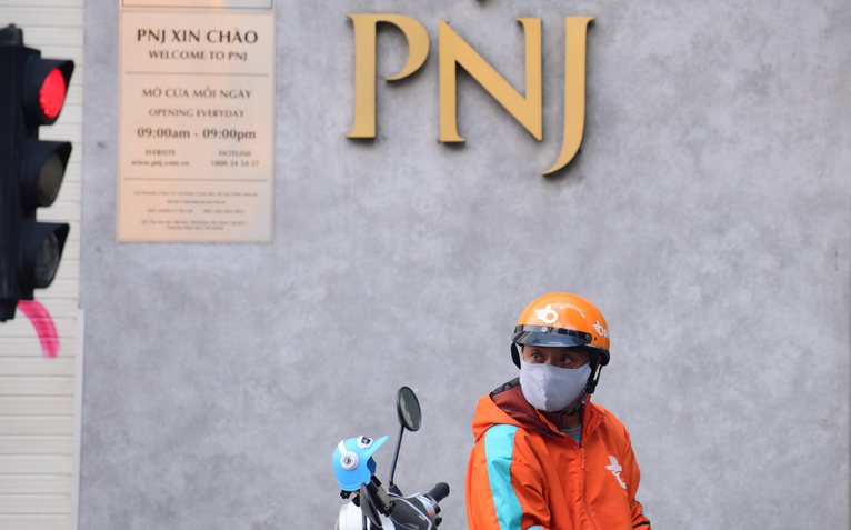24 quỹ rời PNJ trong một tháng, ai đã mua hàng chục triệu cổ phiếu bán ra?