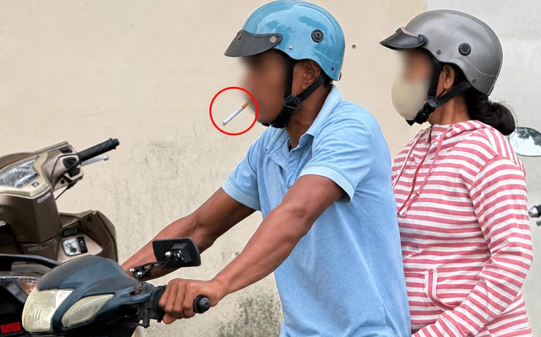 Vừa lái xe vừa hút thuốc: Nguy hiểm cho người đi đường