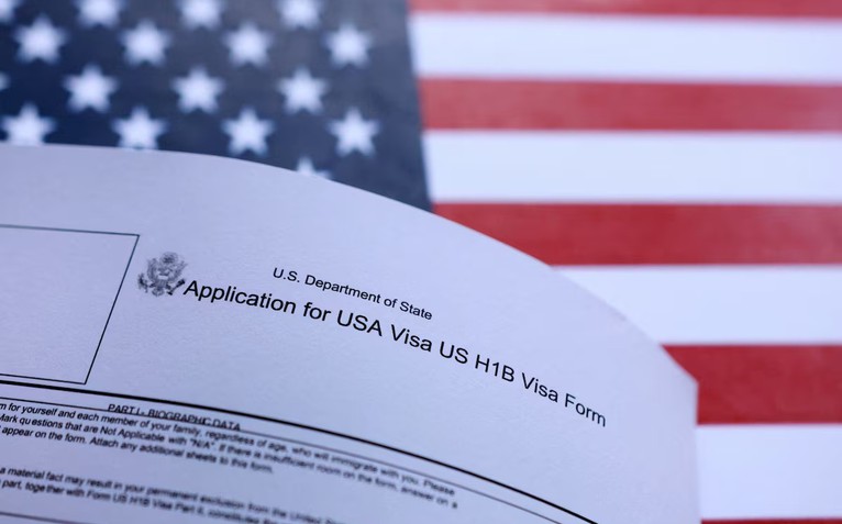 Lý do ông Trump tăng phí visa H-1B từ 100.000 USD lên 103.265 USD