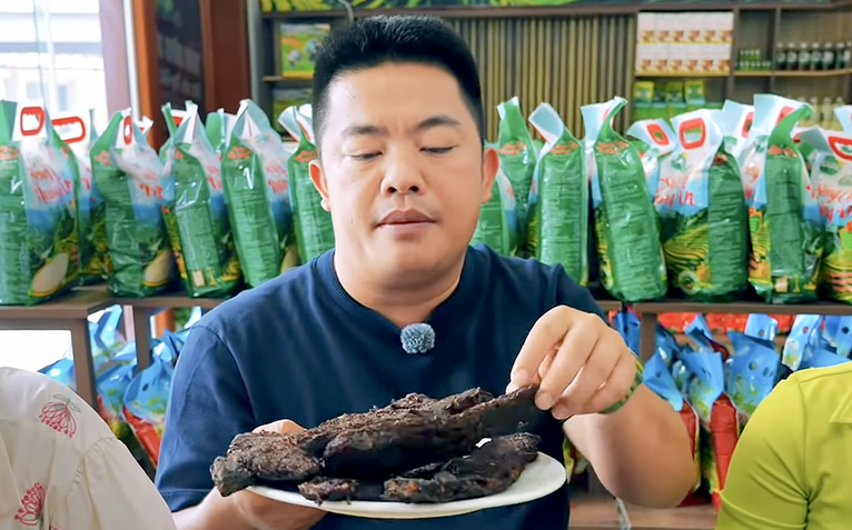 Trước khi bị bắt, Hải Sapa TV từng vướng nghi vấn bán thịt trâu gác bếp 'dỏm'
